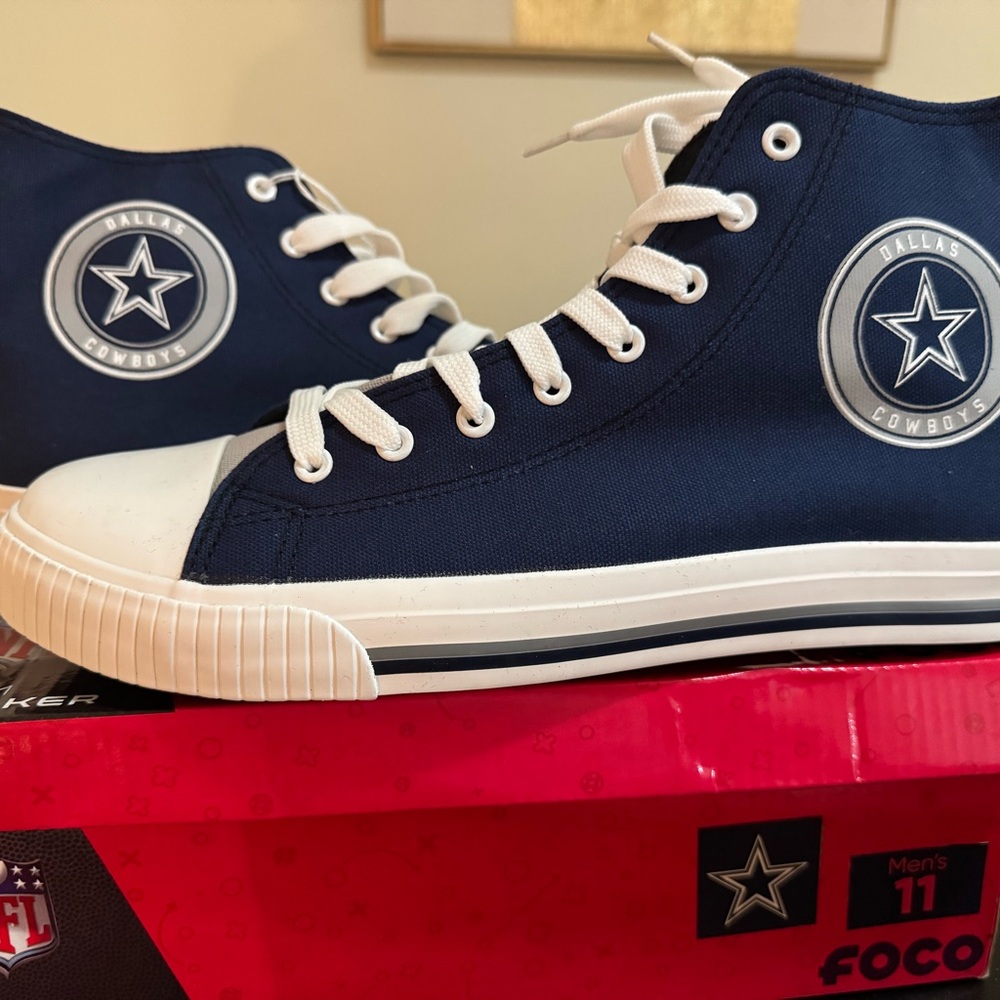 New Dallas Cowboys High-Top Sneakers men size 11!